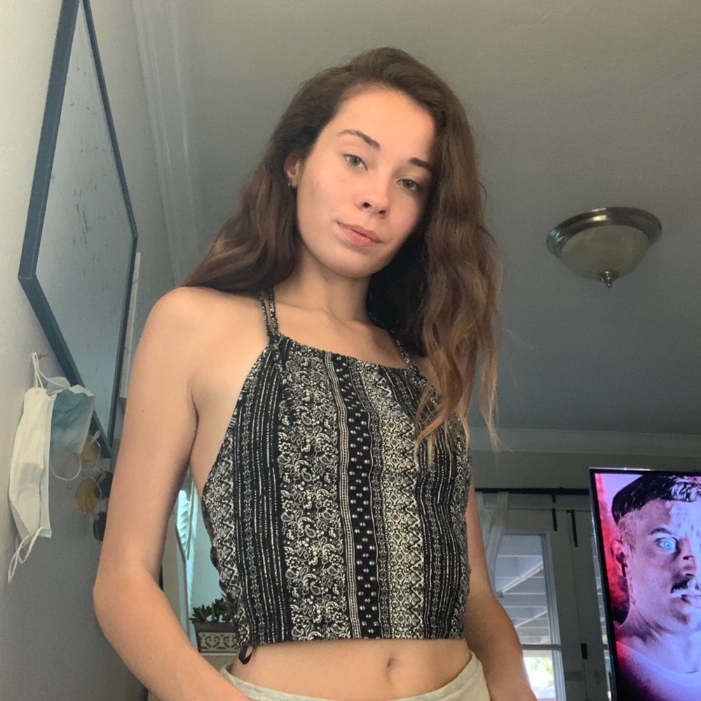 Backless crop top